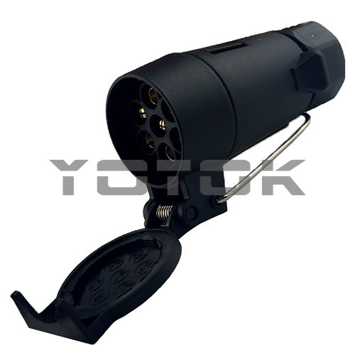 YT02C:7P/12V SOCKET ISO1724